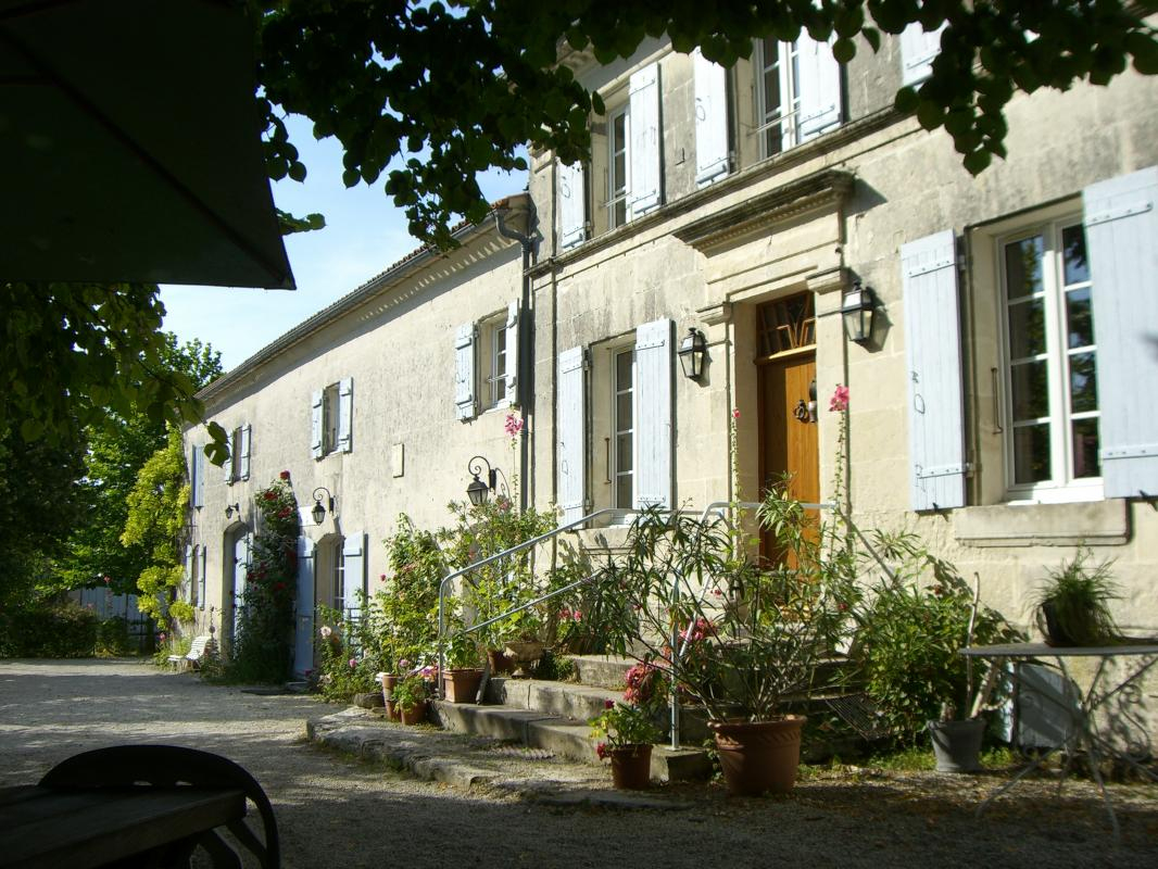 Chambre D'hôtes À St-Georges-Des-Coteaux 10 Personnes destiné Chambre D Hote Nuit Saint Georges