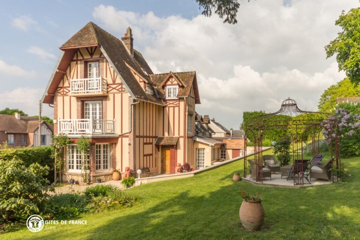 Chambre D'hôtes Cathy's Romantic Garden Normandie Eure À Evreux pour Chambre D Hote Evreux
