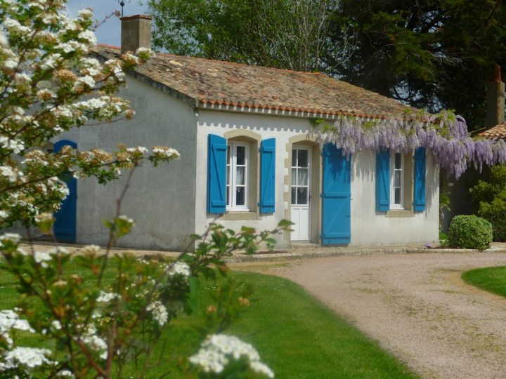 Chambre D'hôtes Les Glycines – Room In Saint-Gervais En avec Chambre D Hote Vendée