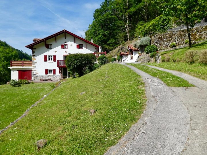 Chambres D'hôtes Agorerreka, Saint-Étienne-De-Baïgorry serapportantà Chambres D Hotes Saint Etienne De Baigorry