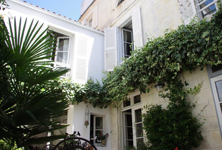 Chambres D'Hôtes La Rochelle : Vue Sur Cour avec Chambre D Hote Apremont Sur Allier
