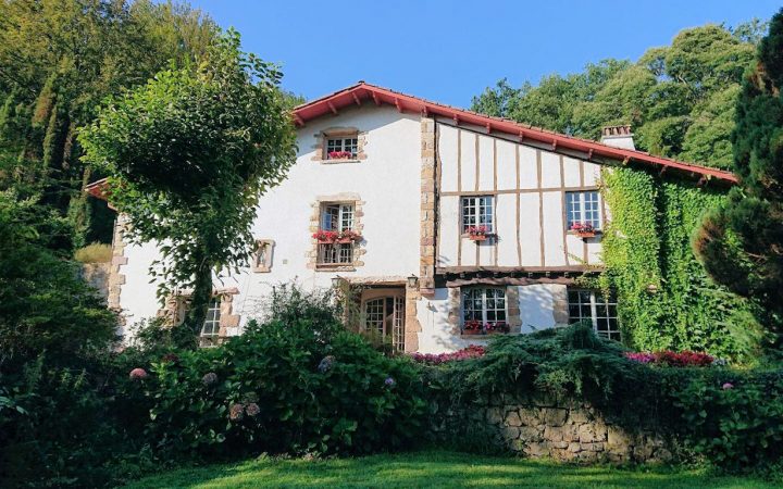 Chambres D'hôtes Uxondoa – Zimmern Und Familiensuiten In pour Chambres D Hotes Saint Pee Sur Nivelle