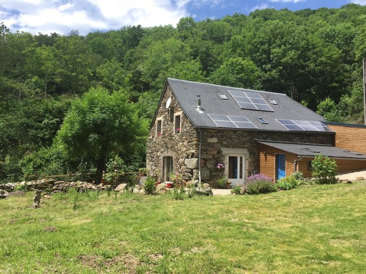 Chambres Et Table D'hôtes Le Lépadou Bas, Saint-Chély-D destiné Chambre D Hote Laguiole