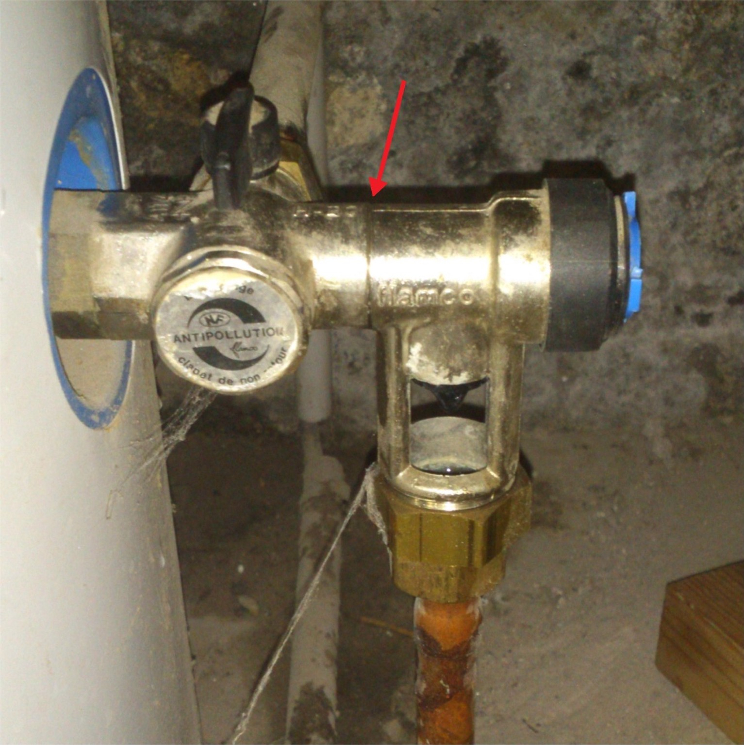 Changer Un Groupe De Sécurité De Cumulus BricoPlomberie avec Chauffe Eau Qui Fuit Par Le Haut