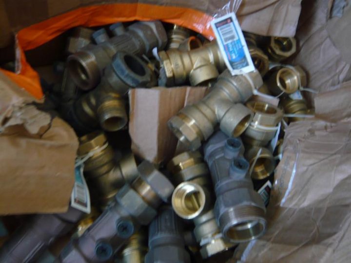 Chantier / Gros Oeuvre – Lot De Pieces De Plomberie Reseau à Reduction Presse Etoupe Chantier / Gros Oeuvre – Lot De Pieces De Plomberie Reseau à Reduction Presse Etoupe