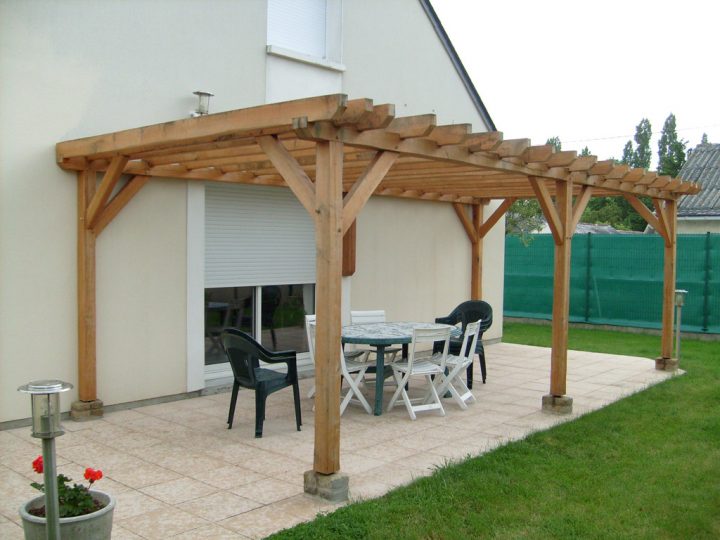 Charpente Pergola serapportantà Auvent Terrasse Bois Et Tuiles