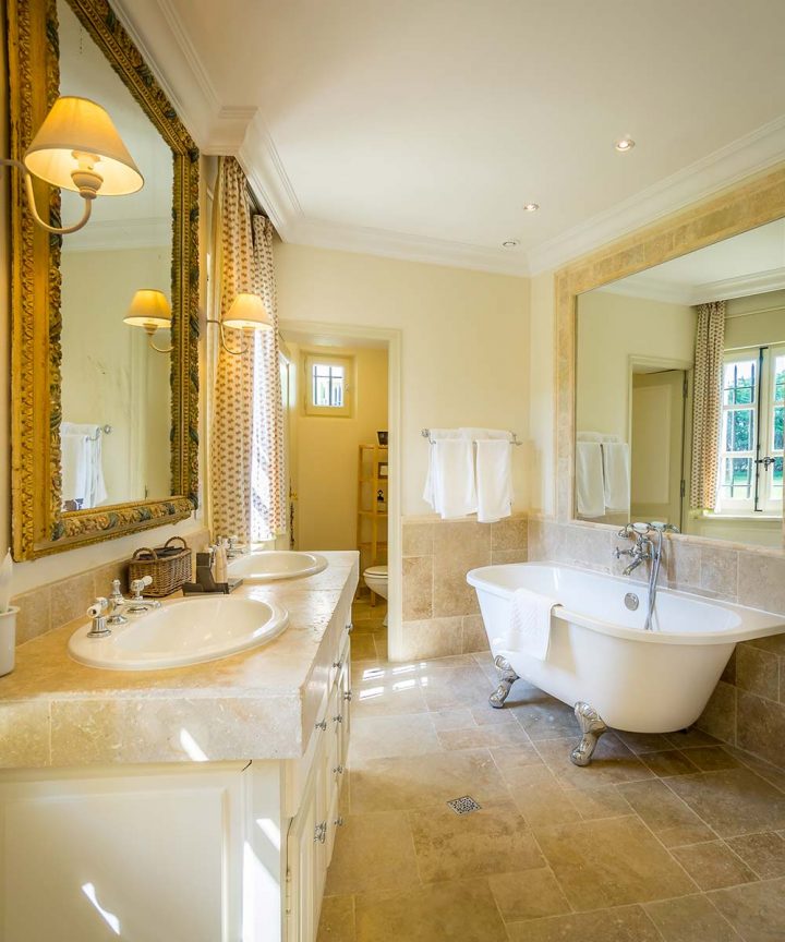 Château In Provence: Living Areas And Rooms At The Château encequiconcerne Salle De Bain Provençale