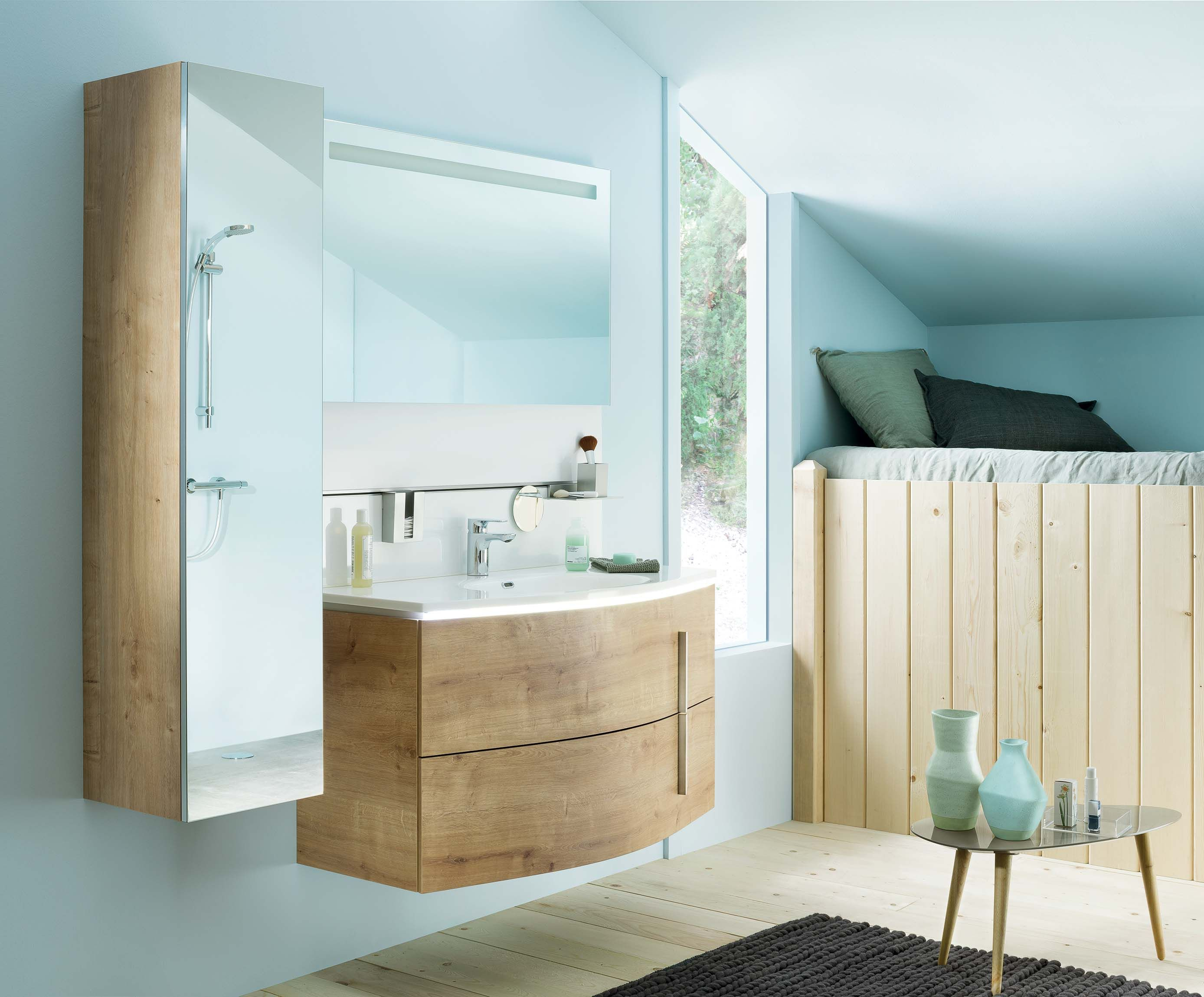 Choisissez Du Bleu Clair Pour Sublimer Vos Meubles En Bois concernant Meuble Salle De Bain Etroit