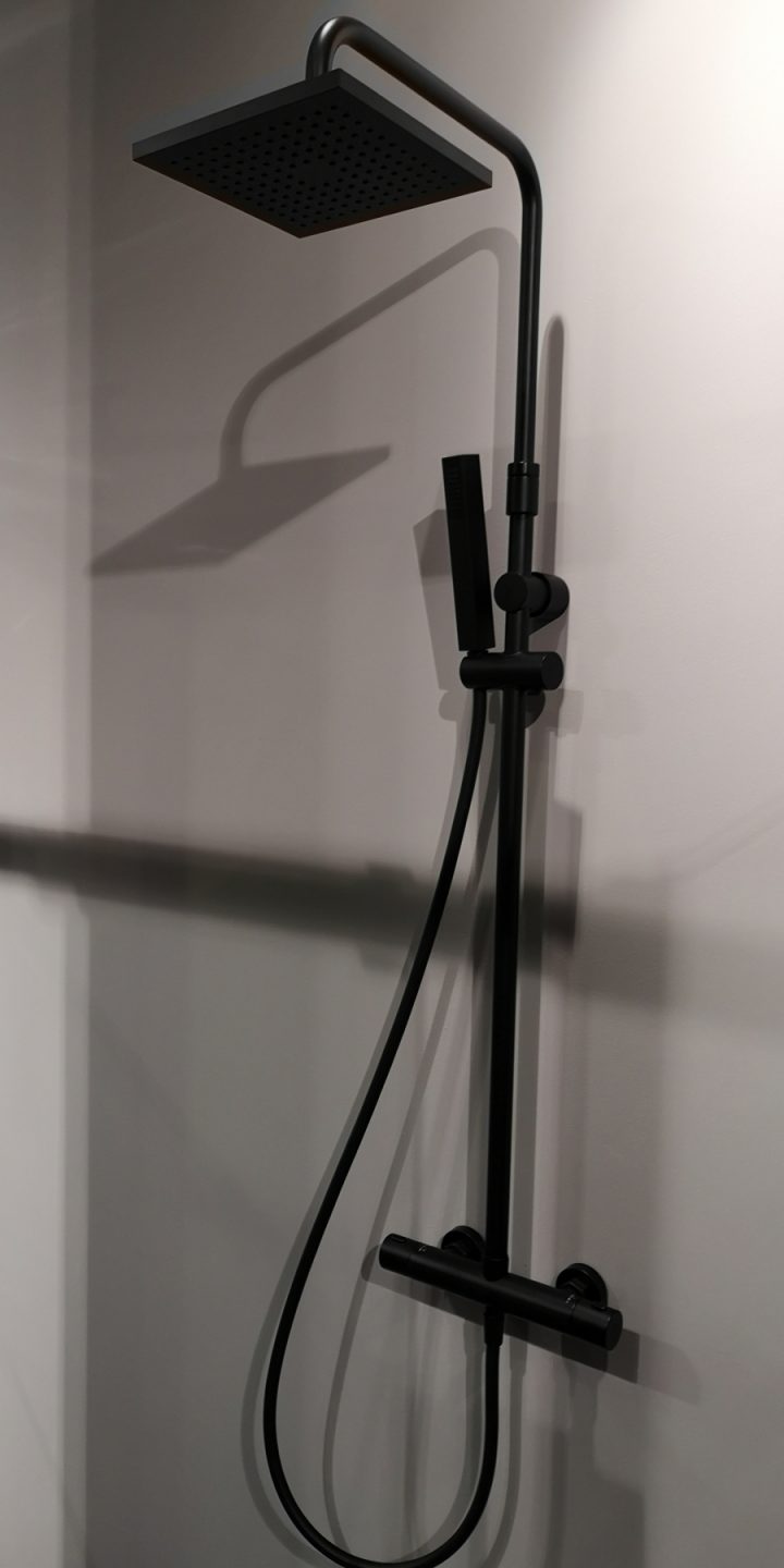 Colonne De Douche Avec Douche De Tête Easy 2 Noir dedans Colonne Douche Noire
