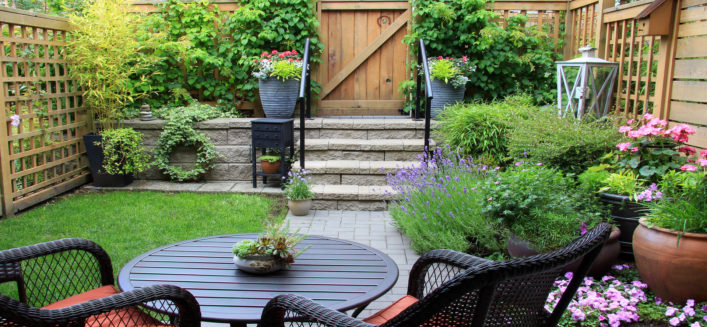 Comment Aménager Un Petit Jardin D’extérieur – Décoration dedans Decoration Extérieur Maisonjardin