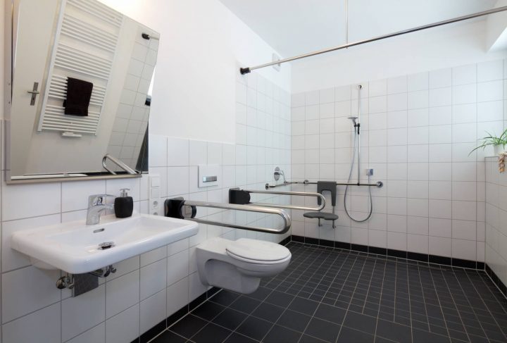 Comment Aménager Une Douche Pour Les Personnes Âgées Sur La destiné Salle De Bain Personnes Agées