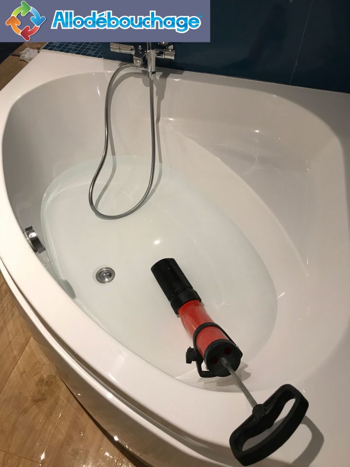 Comment Déboucher Une Baignoire – Allo Débouchage 24H/24 7J encequiconcerne Comment Déboucher Une Douche