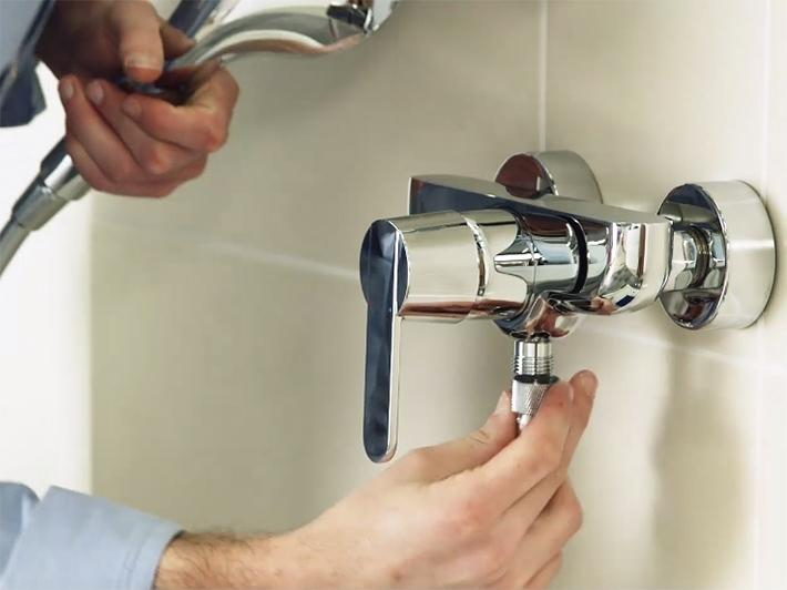 Comment Installer Un Robinet Douche – Tuto | Grohe concernant Comment Détartrer Un Mitigeur De Douche