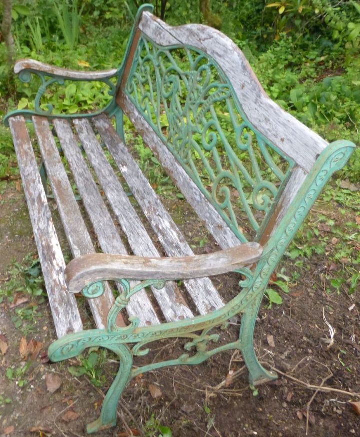 Comment J’ai Rénové Mon Banc De Jardin | Cmamaison destiné Banc De Jardin En Fonte