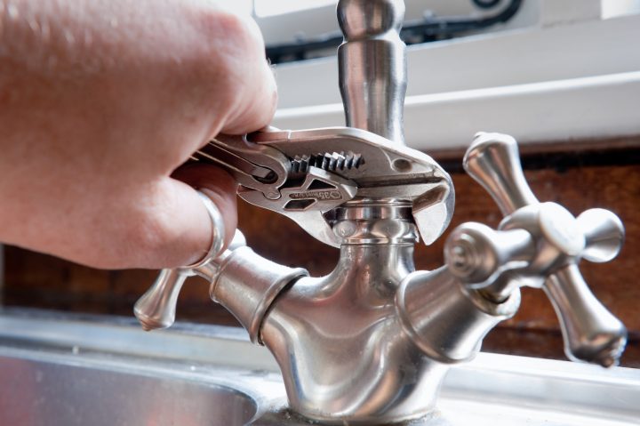 Comment Remplacer Un Robinet Soudé Sur La Plomberie ? concernant Brancher Lave Vaisselle Sur Robinet Evier