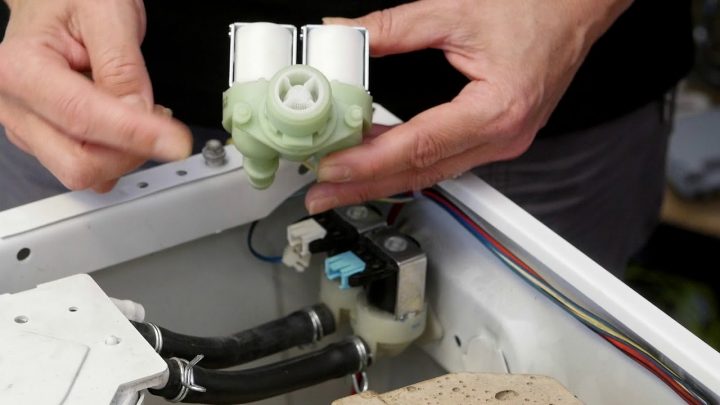 Comment Vérifier Et Remplacer L’electrovanne D’un Lave serapportantà Comment Raccorder Un Lave Vaisselle A Un Evier
