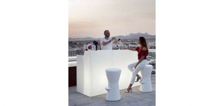 Comptoir Lumineux Multicolore Pour Terrasse Ou Jardin. pour Salon De Jardin Lumineux