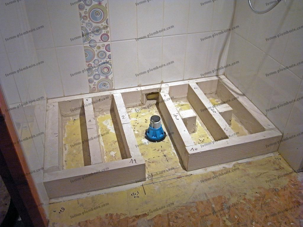 Pourquoi le bac à douche est-il fissuré