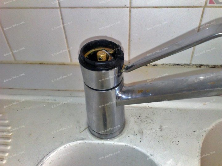 Conseils Plomberie Bricolage – Problème Démontage Cartouche avec Fuite Base Robinet Mitigeur Cuisine Conseils Plomberie Bricolage – Problème Démontage Cartouche avec Fuite Base Robinet Mitigeur Cuisine