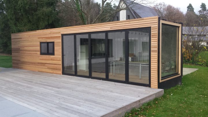 Container Transformé En Pool House – Bardage En Cèdre dedans Pool House Moderne En Kit Container Transformé En Pool House – Bardage En Cèdre dedans Pool House Moderne En Kit