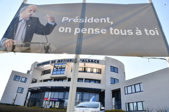 Coronavirus | Une Banderole Déployée À Schiltigheim En à Chambre Des Métiers Colmar