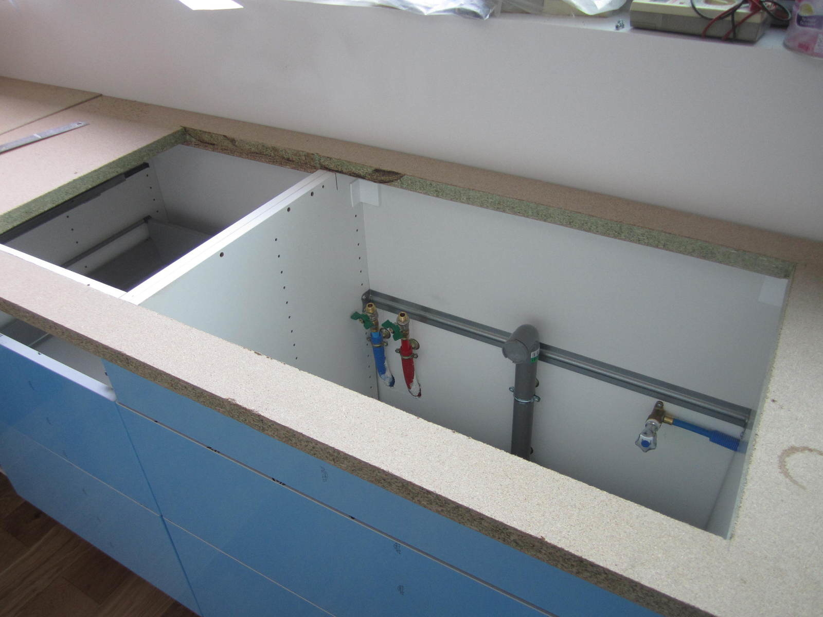 Coupe Plan De Travail Cuisine Angle - Sol Carrelage Et Parquet pour Comment Fixer Un Plan De Travail Sans Meuble