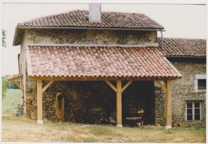 Couverture Et Charpente D’un Auvent – Sarl Gremeret avec Auvent Terrasse Bois Et Tuiles