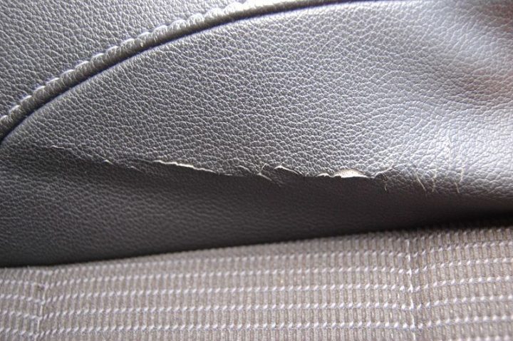 Cuir Craqué Opel Insignia 2009 | Sofolk encequiconcerne Reparer Un Canape Simili Cuir