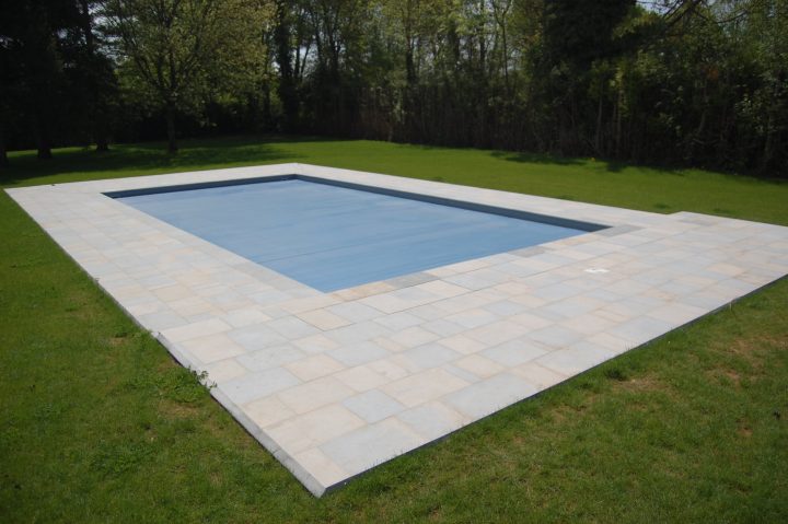 Dalle De Piscine Sur Mesure En Pierre Naturelle De Bourgogne tout Dalles Caoutchouc Piscine