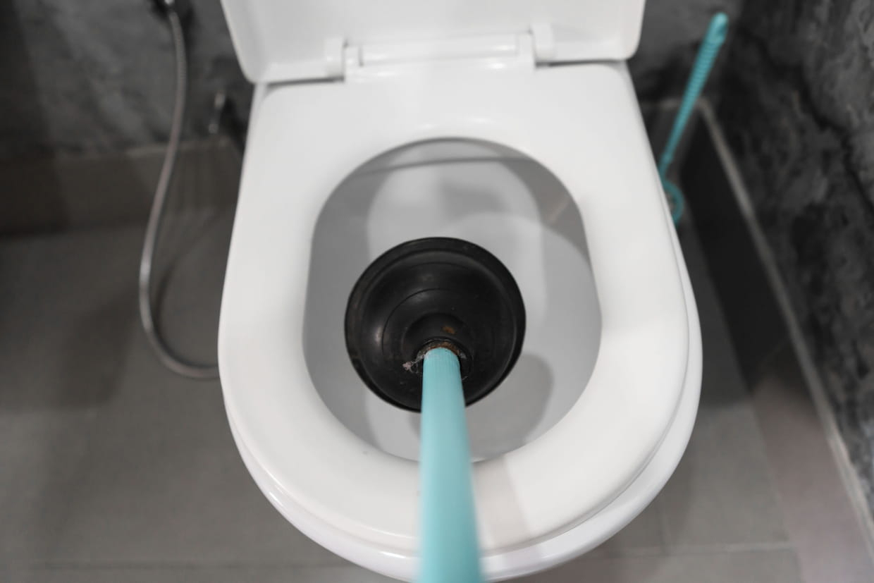 Déboucher Les Toilettes : Les 5 Techniques Les Plus Efficaces serapportantà Comment Déboucher Une Douche