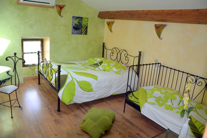 Décoration Élégante Pour Cette Chambre D'hôte Avec destiné Chambre D Hote Bien Être