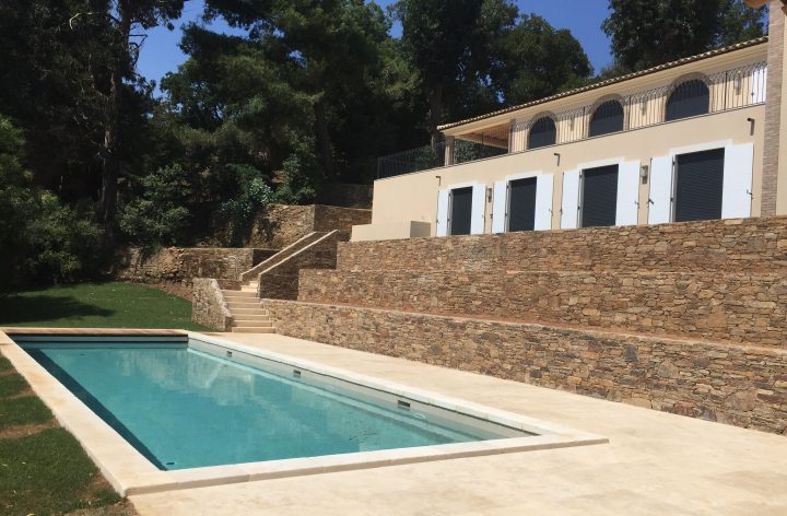 Découvrez Piscine Avec Margelles Et Terrasse En Travertin dedans Terrasse Piscine Travertin Découvrez Piscine Avec Margelles Et Terrasse En Travertin dedans Terrasse Piscine Travertin