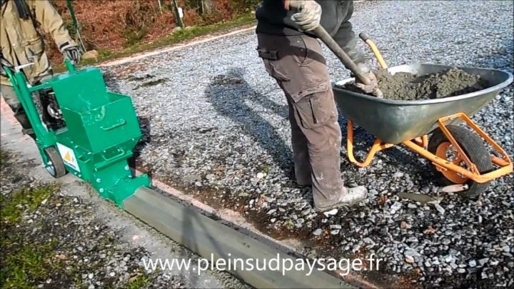Démo Pose De Bordures Béton Moulé Avec Machine À Bordure tout Bordure De Jardin Beton