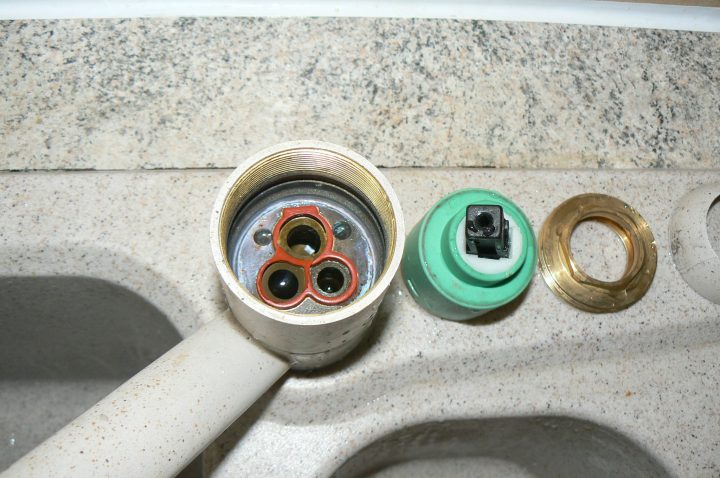 Démontage Complet D'un Mitigeur avec Fuite Base Robinet Mitigeur Cuisine Démontage Complet D'un Mitigeur avec Fuite Base Robinet Mitigeur Cuisine