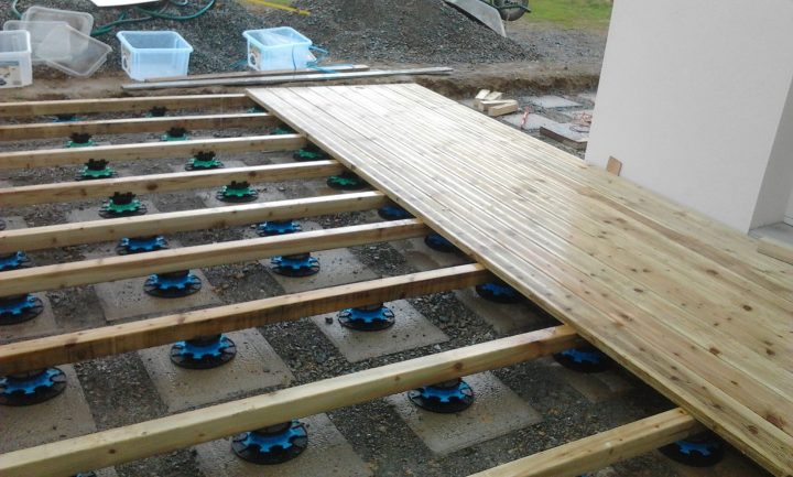 Des Caillebotis En Bois Sur Plots R Glables | Terrasse En Bois serapportantà Dalle Terrasse Sur Plot Des Caillebotis En Bois Sur Plots R Glables | Terrasse En Bois serapportantà Dalle Terrasse Sur Plot