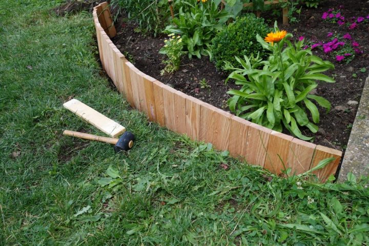 Diy Une Bordure Souple – Le Blog De Béa À Bordure Jardin pour Bordure Jardin Pas Cher