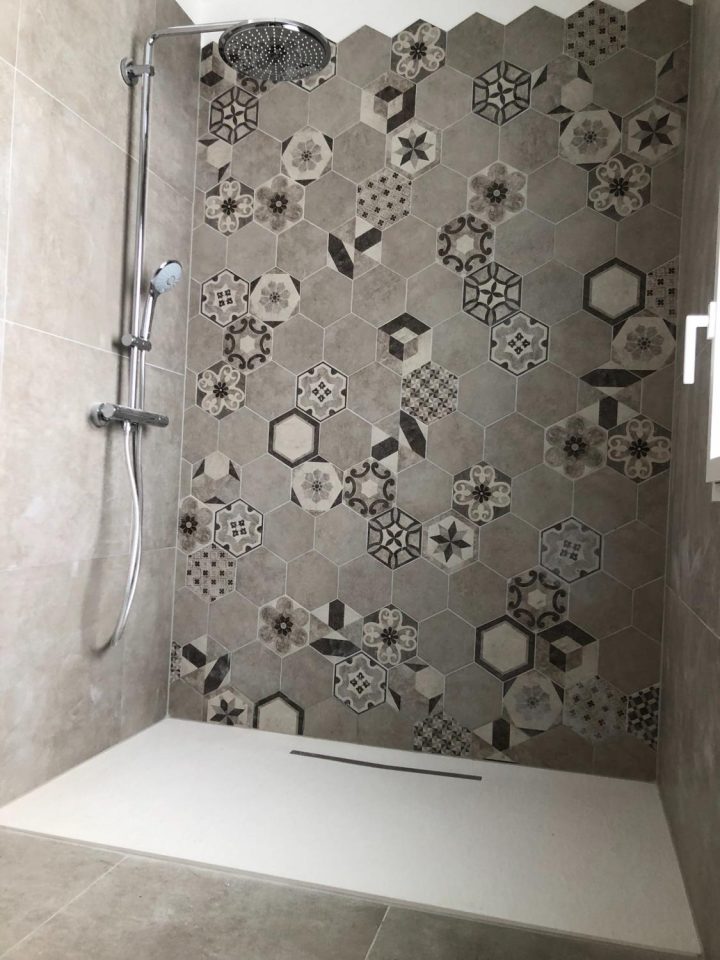 Douche À L'italienne : Les 10 Questions À Se Poser Avant L dedans Modele De Salle De Bain À L Italienne Douche À L'italienne : Les 10 Questions À Se Poser Avant L dedans Modele De Salle De Bain À L Italienne