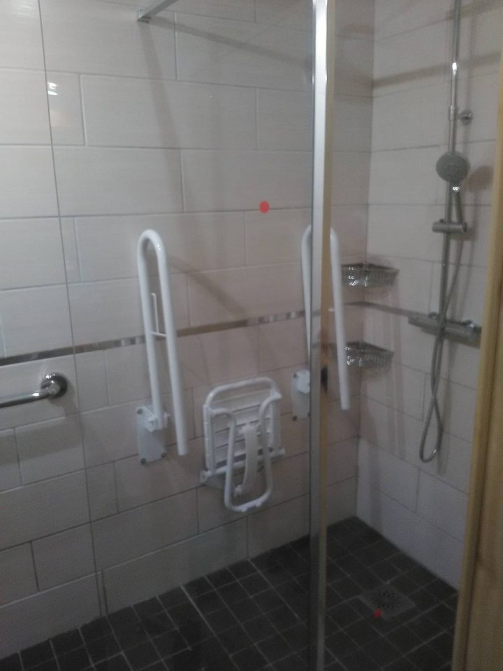 Douche À L'italienne Pmr À Nancy | Salle De Bain Pour avec Aménagement Salle De Bain Handicapé