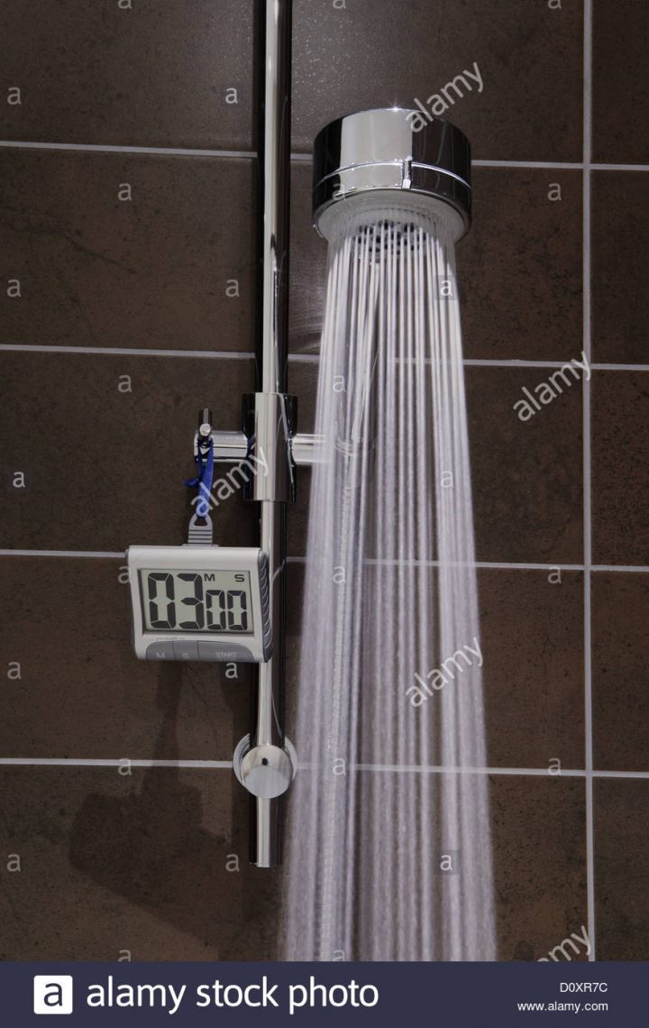 Douche Avec Eau Courante Et Minuterie Photo Stock – Alamy tout Minuteur Douche