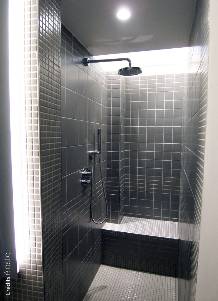 Douche Carrelée Avec Banc Intégré" Petits Et Grands Carreaux tout Douche Carrelée