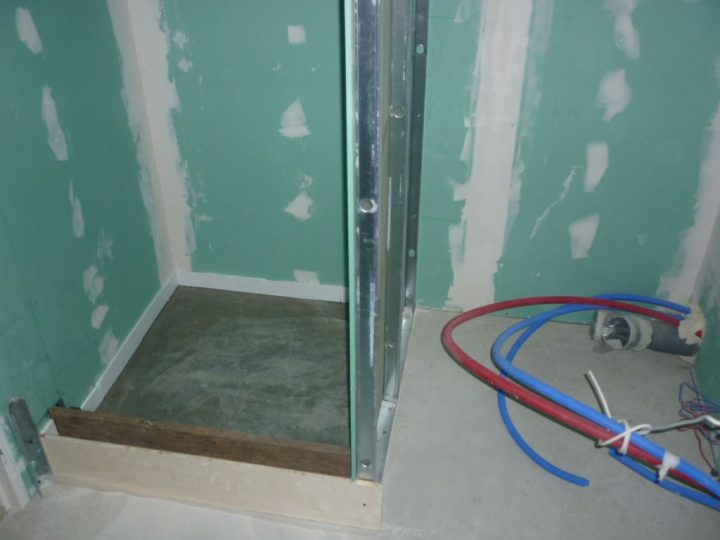 Douche Sur Plancher Bois, La Pose Du Receveur – Travaux Maison tout Poser Un Bac De Douche Douche Sur Plancher Bois, La Pose Du Receveur – Travaux Maison tout Poser Un Bac De Douche