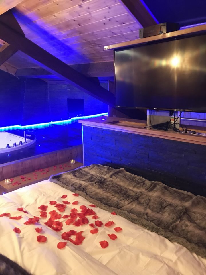 Duplex De Luxe Ambiance Chalet Avec Jacuzzi Et Sauna destiné Chambre Avec Jacuzzi Privatif Rhone Alpes