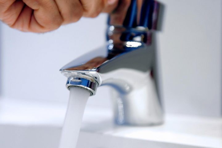 Eau De Source Contre Eau Du Robinet, Qui Gagne ? destiné Robinet Qui Bouge