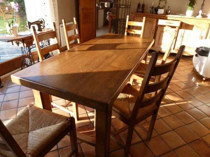 Eclaircir Une Table En Chêne – Patines & Couleurs serapportantà Le Bon Coin Table De Salle A Manger