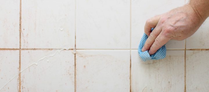 Enlevez La Moisissure De Votre Salle De Bains Avec 5 tout Comment Nettoyer Les Joints De Douche