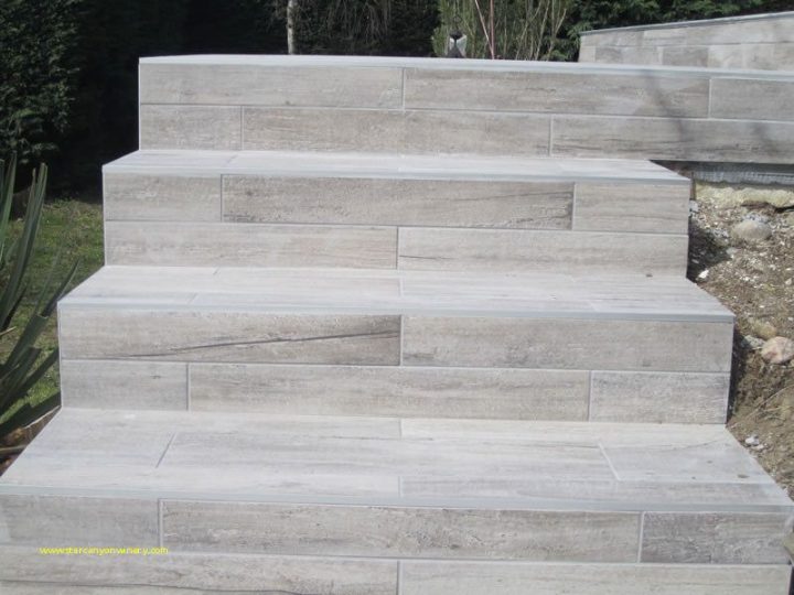 Épinglé Par Marc Cote Sur Escalier En 2020 | Carrelage tout Carrelage Exterieur Escalier