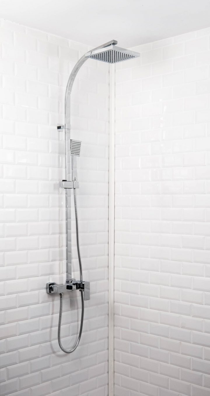 Épinglé Sur Colonnes De Douche Sarodis dedans Colonne De Douche Mecanique