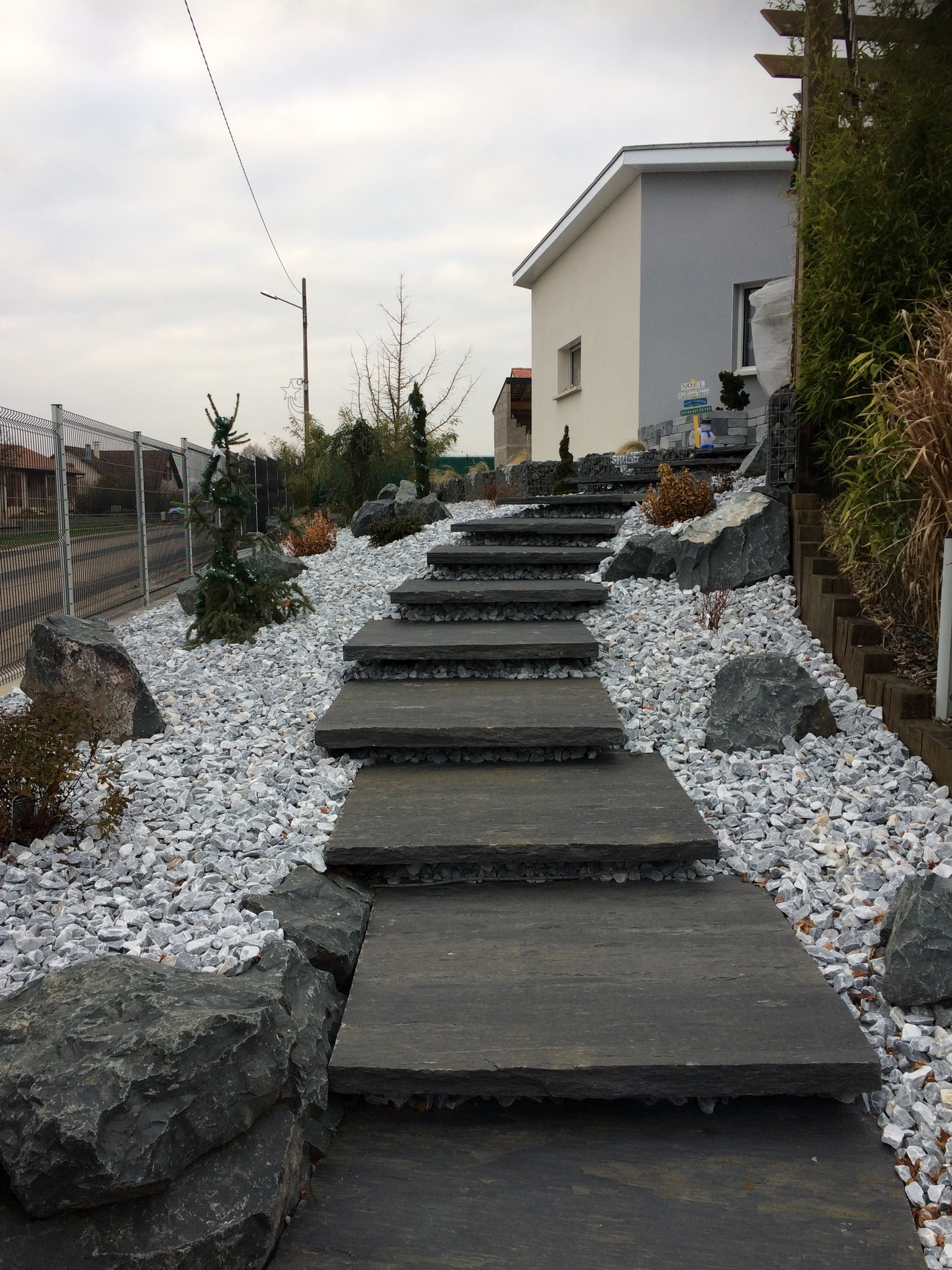 Escaliers Extérieurs En Ardoise : Les Idées De Côté Déco serapportantà Dalle Ardoise 1Mx1M Escaliers Extérieurs En Ardoise : Les Idées De Côté Déco serapportantà Dalle Ardoise 1Mx1M