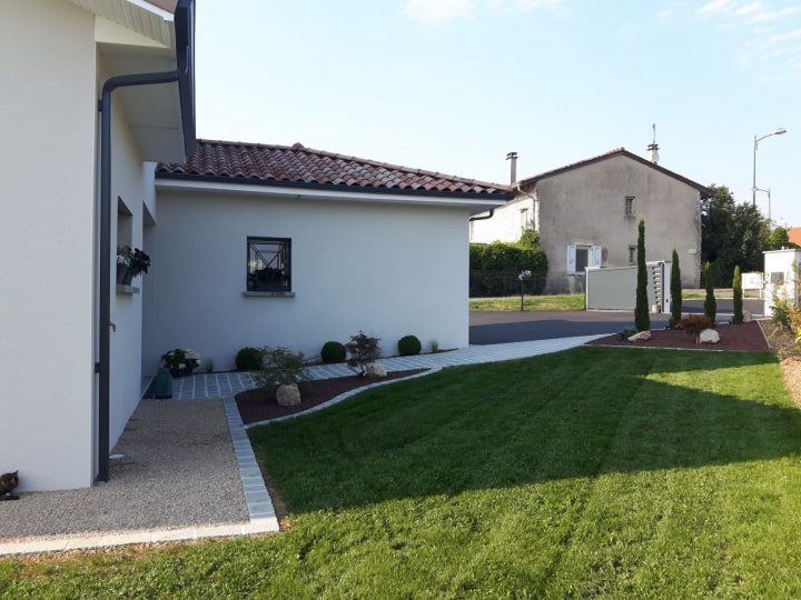 Extérieurs | Entree De Maison Exterieur, Aménagement destiné Amenagement Cour Devant Maison