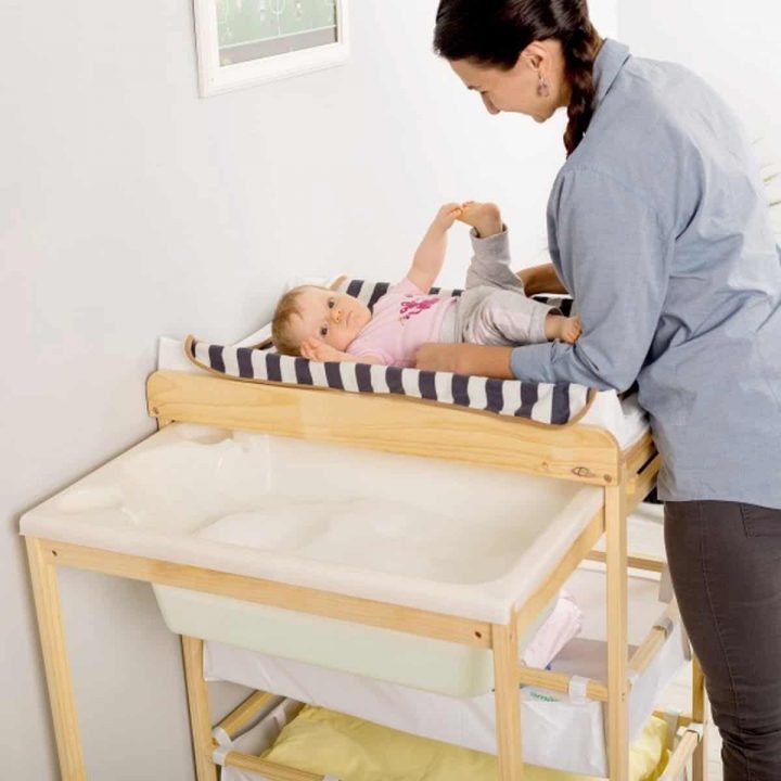 Facilitez-Vous La Vie Grâce À La Table À Langer Avec Baignoire! tout Table À Langer Salle De Bain